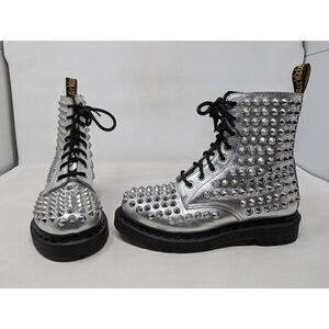 DR. MARTENS SPIKE 1460 8 HOLE SILVER SPIKED BOOTS LEATHER SIZE 6 US NO INSOLE